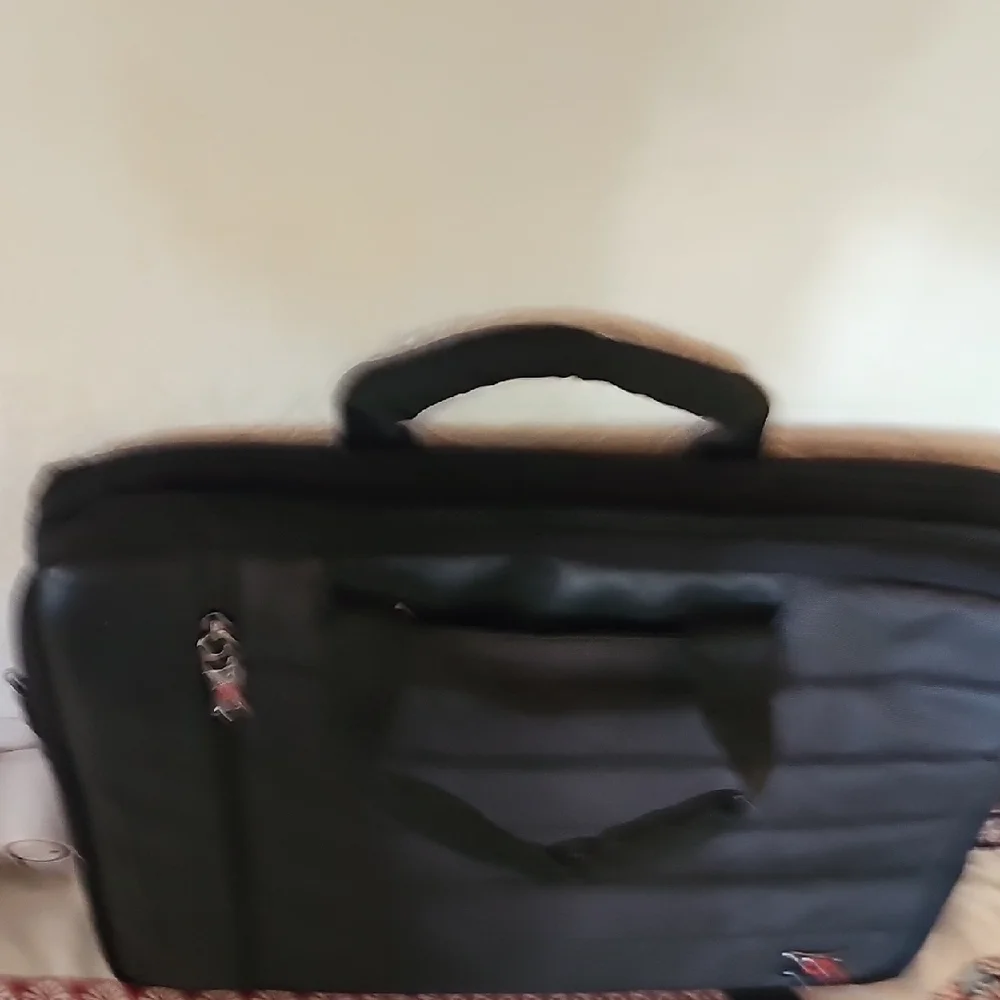 SwissGear Black Professional Laptop Bag with Quilted Design Messenger Bag unisex